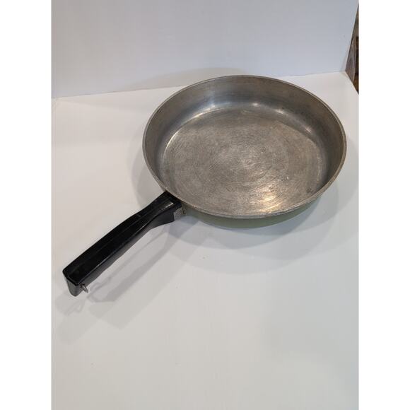 VTG Club Aluminum Cookware Avacado Frying Pan 10” Mid century No Lid - Picture 1 of 6